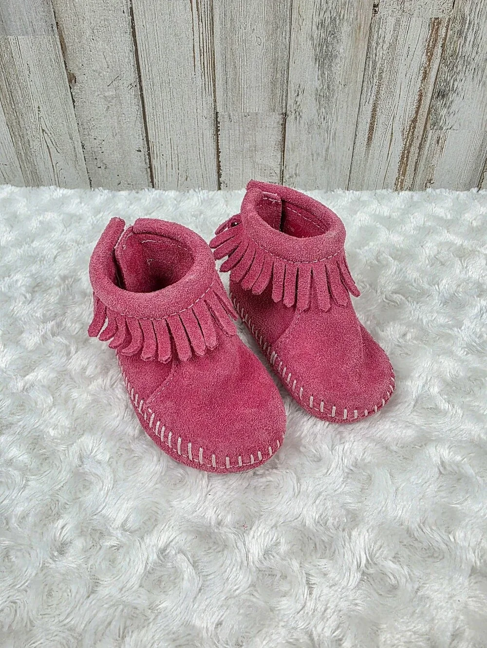 Minnetonka Pink Suede Fringe Moccasin Boots Size 2